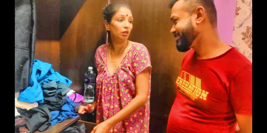 suchismitasarkar: Kamwali bibi mencoba mencuri dan dihukum ngentot sama bapak kos.