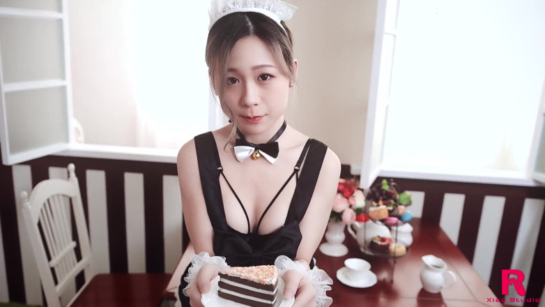 Asian Milfs n Teens: สาวใช้จีนช่วยตัวเอง - Perv Milfs n Teens