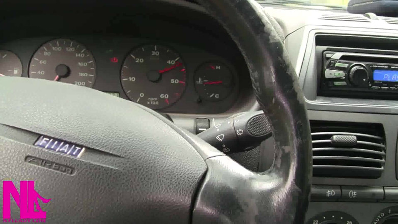 Nyllady: Menyelamatkan kereta saya di flat ballet merah seksi