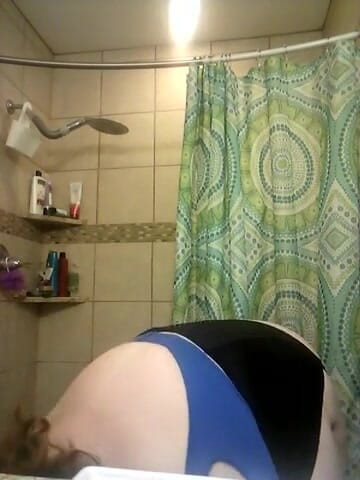 BBW nurse Vicki adventures with friends: SSBBW stripping in the bathroom