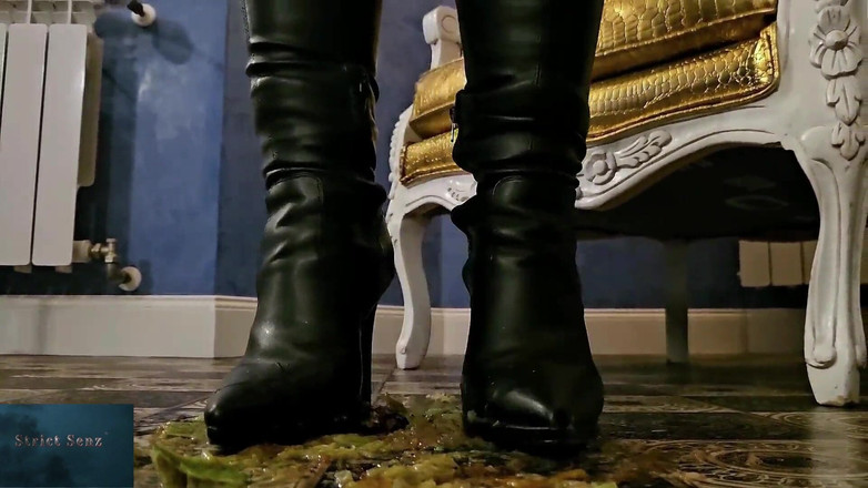 Strict Senz: 여주인 Luciana 짓밟기 발 지배 먹이 굴욕