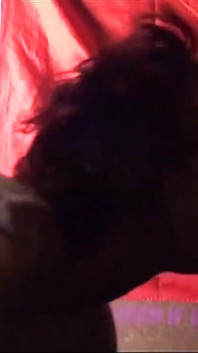 Si cewek sange rambut merah lagi asik nyepong kontol pacarnya