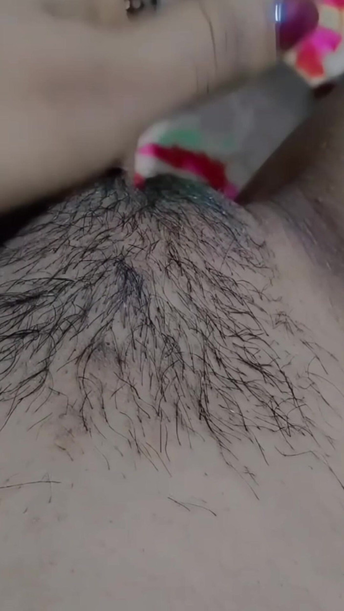 Sluty Piya: 我的裸体热门视频，我很渴望在我的阴户和嘴里出轨，直到我吃掉所有的精液