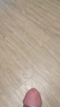 Acabando en el piso en cámara lenta