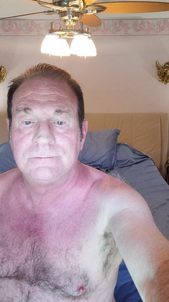 DaddyLNargo: Papai acariciando e gozando