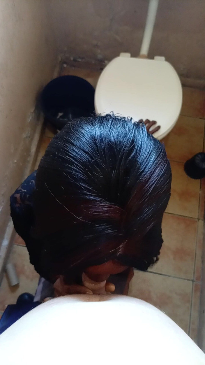hothouse18xxx: Perempuan jalang hitam gaya doggy dan blowjob lelaki putih dalam...