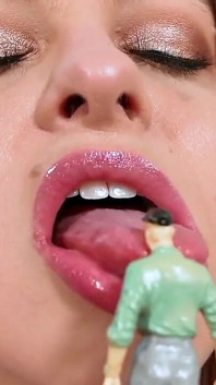 Gentle Giantess Girlfriend Kissing - Sydney Screams Passionately Kisses Tiny BF with Glossy Lips and Long Tongue