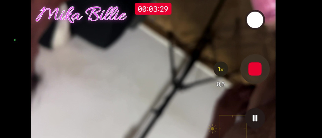 Mika Billie: Îl fut sălbatic pe iubitul surorii mele vitregă în secret fără...