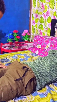 Guru kelas yoga seksi dientot sama muridnya saat lagi latihan yoga.