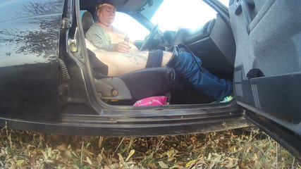 Zona901: Moje žena mi honí ptáka v autě na parkovišti