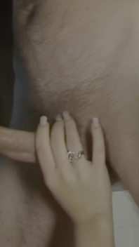 Exhibitionistisches Mädchen Masturbiert Zuerst Und Gibt Dann Einen Blowjob