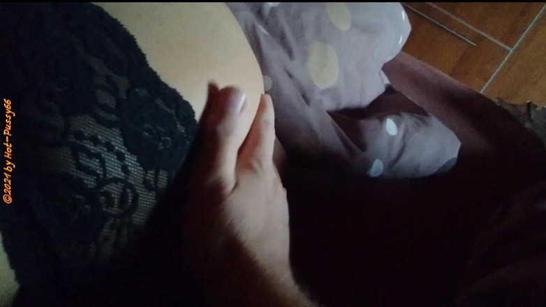 Hot-Pussy66: Мене торкаються...