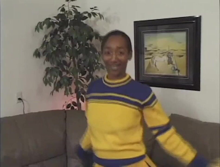 Vintage megastore: Волохату чорношкіру вболівальницю відтрахав в дупу величезний чорний член її вітчима.