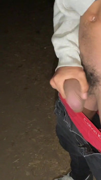 Zwaargeschapen Latino Misdadiger Grote Lul Twink Solo Aftrekken Van Grote Cumshot Buitenshuis Betrapt Jerkin