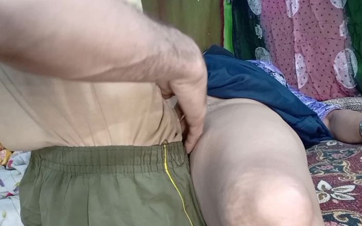 Netu: Indyjska przyrodnia siostra jęczała z przyjemności, jak jej piersi były...