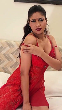Aktris terkenal india ditelanjangi & masturbasi di sofa casting