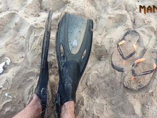 Manly foot: Cum Fins &amp; flippers - нудистський пляж - серія камшотів у шкарпетках - manlyfoot - епізод 3
