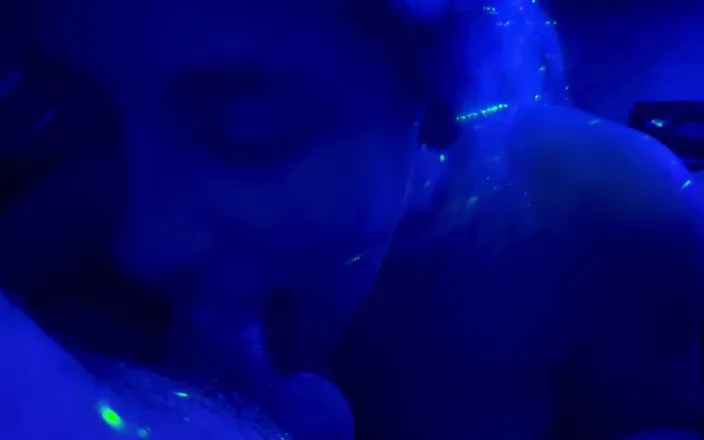 Raxxxbit: Nightclub Facefuck