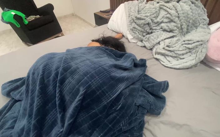 SENSESEX: Přicházím dvakrát za sebou na nadšenou kundičku mé macechy