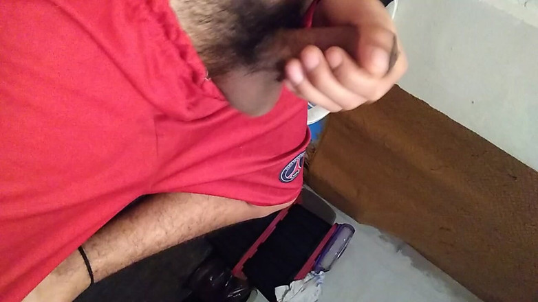 AlexAlejandro13: Piscio arrapato bagno