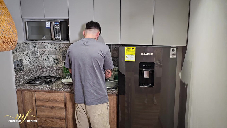 Monique Fuentes: Nevlastní matka má drsnou trojku se svým nevlastním synem a...