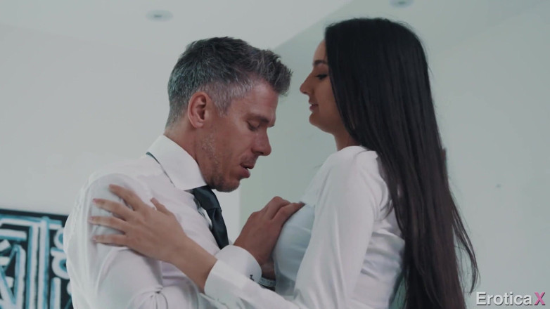 Erotica X: Sexy latina Eliza Ibarra gepassioneerde affaire met baas - Eroticax