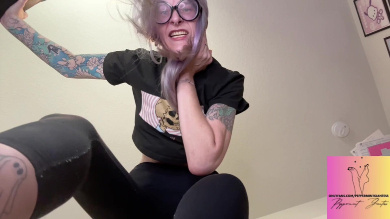 Peppermint Giantess: Obří přestávky ve vašem domě dominuje N převzetí