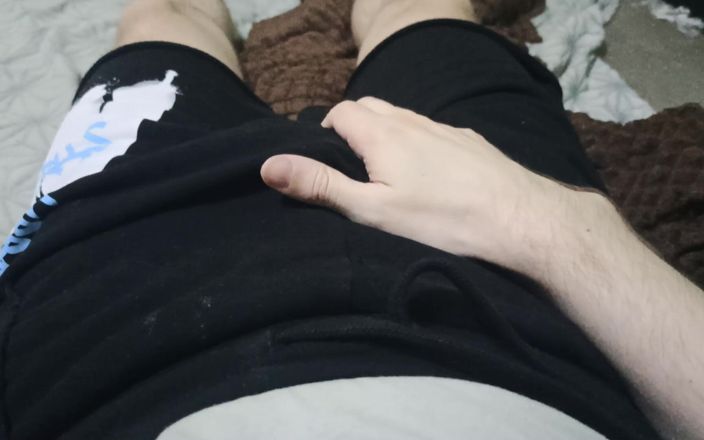 Pasha: 男はショーツ越しにペニスを撫でる