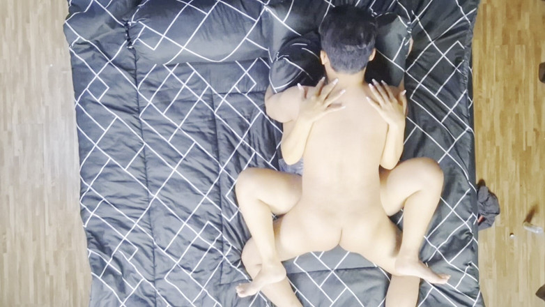 momi_itha_: Kongsi katil dengan ibu tiri saya dan dikongkek begitu panas...