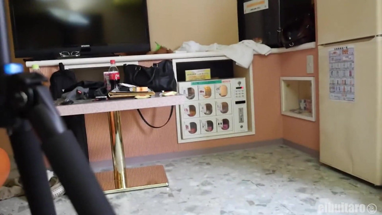 Sky Angel: Ragazza asiatica con la figa pelosa viene scopata e munta...