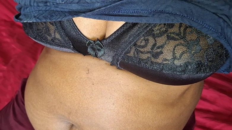 Teena New: Cette MILF asiatique ne sait pas résister en ayant besoin...