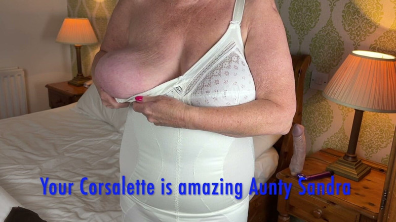 Aunty Sandra vintage girdle queen: Vgq48 La Zia Sandra Indossa Il Suo Classico Vintage Corsalette