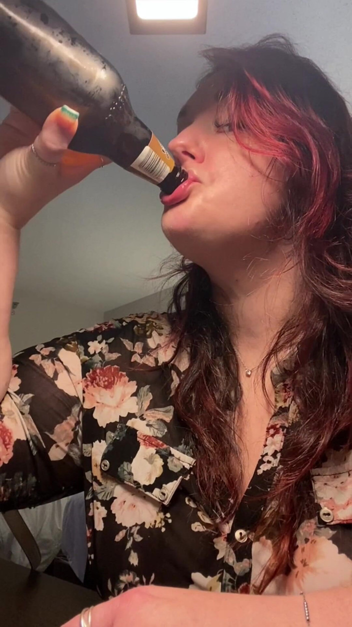 BellaBlast: Förförisk BBW Rootbeer Chug &amp;Burps av Bella Blast