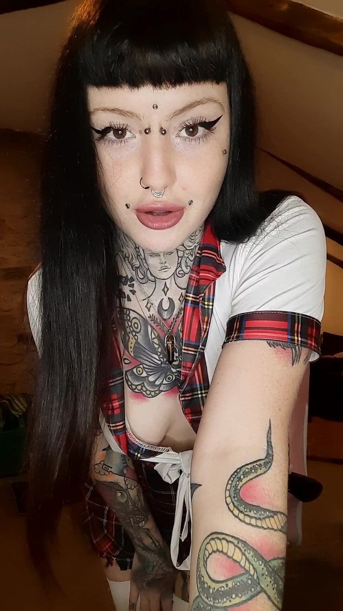 Yourfavecumslut: Cei trinh tiết chân làm nhục