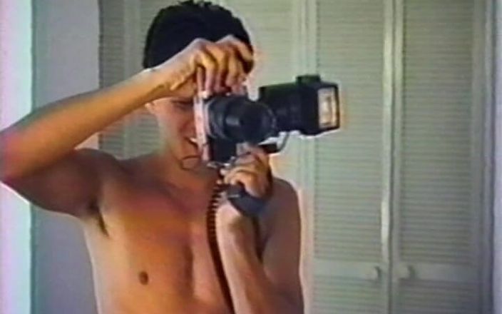 Gay RetroX VHS: Un fusto sensuale in Rhythm 4