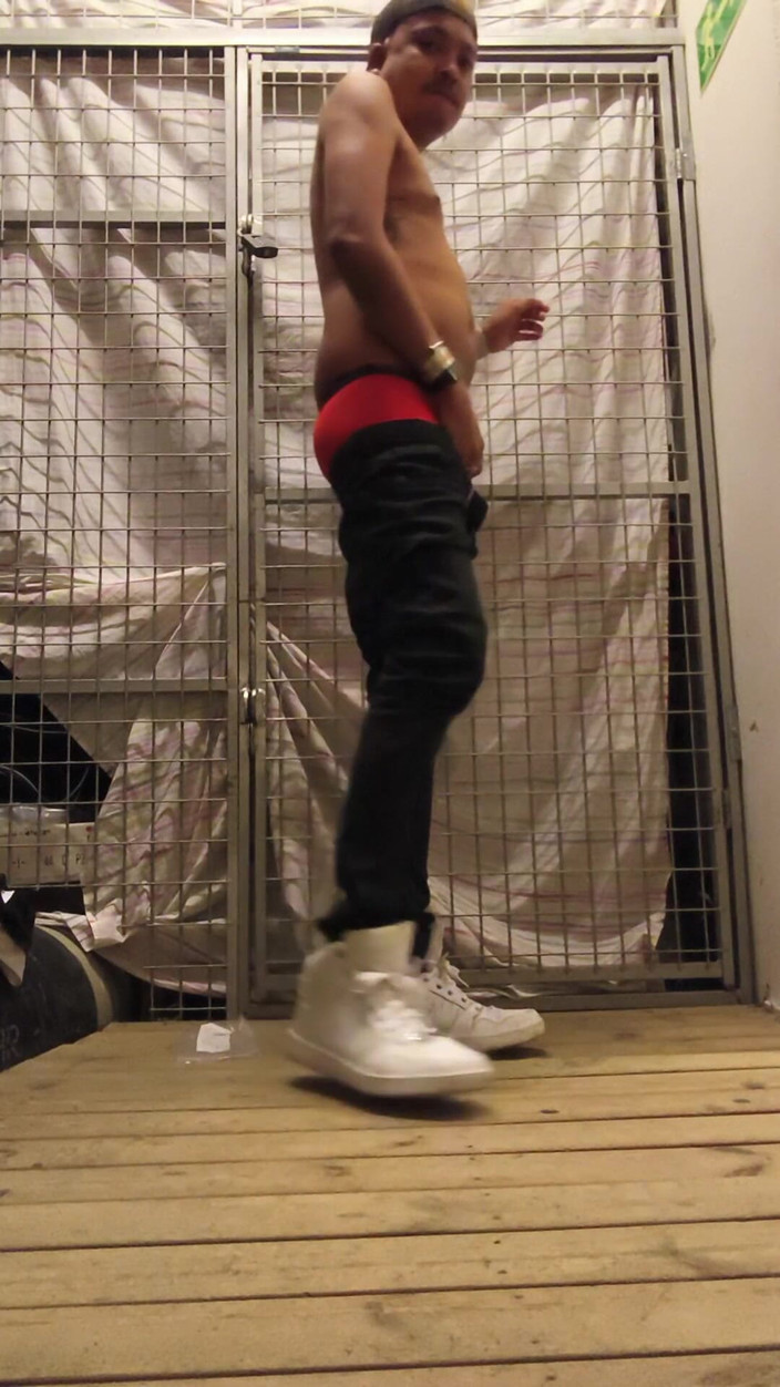 Chris J: Немного веселья в подвале