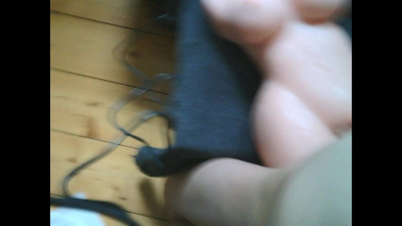 Leonboy04: 彼の小さな大人のおもちゃで楽しんでいる若い男の子