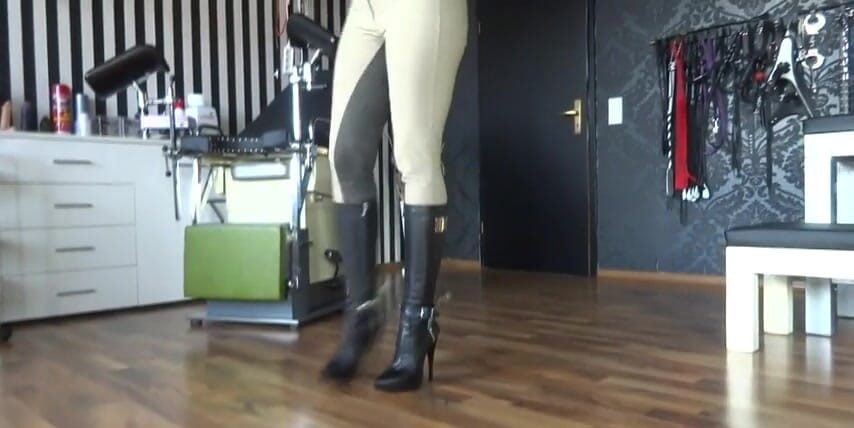 Lady Victoria Valente: Cum for the Spurslady