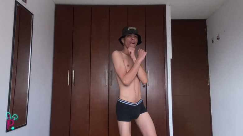 Isak pervert: Columbian Vergon se dezbracă în camera lui și dansează foarte sexy