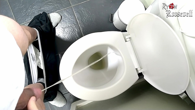 Ryan Roosevelt: 我的首次撒尿视频！