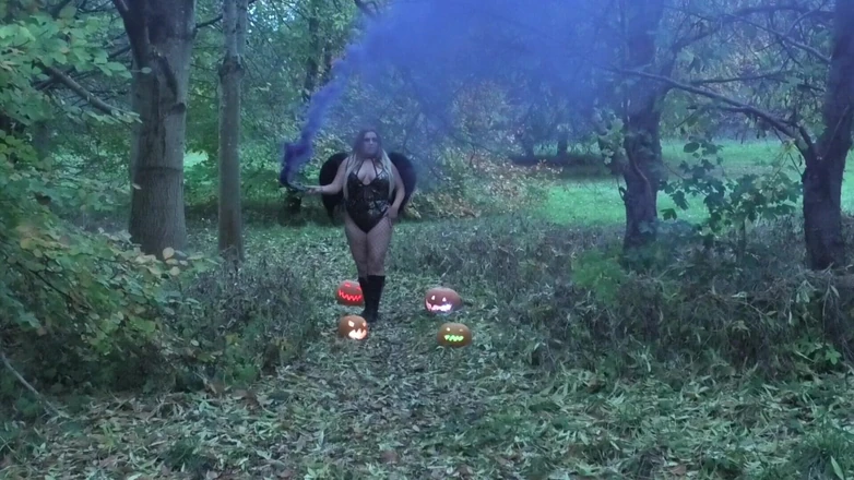 Catalia's Epic Filth: Smoke Bombs