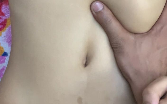 Komal sexy studio: Prsty na hrudních nohách široké a hlasitě sténají