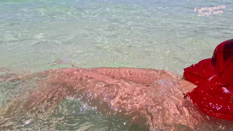 Shiny teens: 910 in Pantyhose Under Water