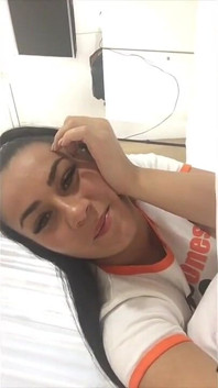 นมยักษ์ บีบี้ เฮเลน สตาร์ ถ่ายเซลฟี่แล้วโยกนมเด้ง