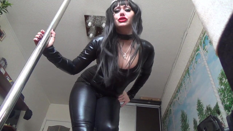 Goddess Misha Goldy: Zeița uriașă Wil te mănâncă și zdrobește!!