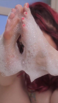 Melody Mynxfoot Bath, plug anal y dedeándose el coño