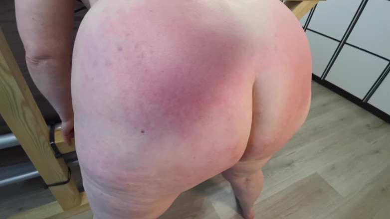Bouncy Tits Action: 묶인 젖탱이로 질을 때리기