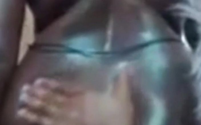 IndianHotwifeX: 绿帽男输了赌注，陌生人精油并按摩我的大黑屁股，然后摧残我！- Hotwifeplayx