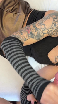 POV Version het brunett brud gör en stor kuk kille kommer på hennes ben i CFNM handjob kåt uttråkad ignorerad läge