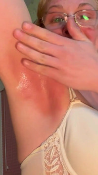 Dalle ascelle pelose a calve